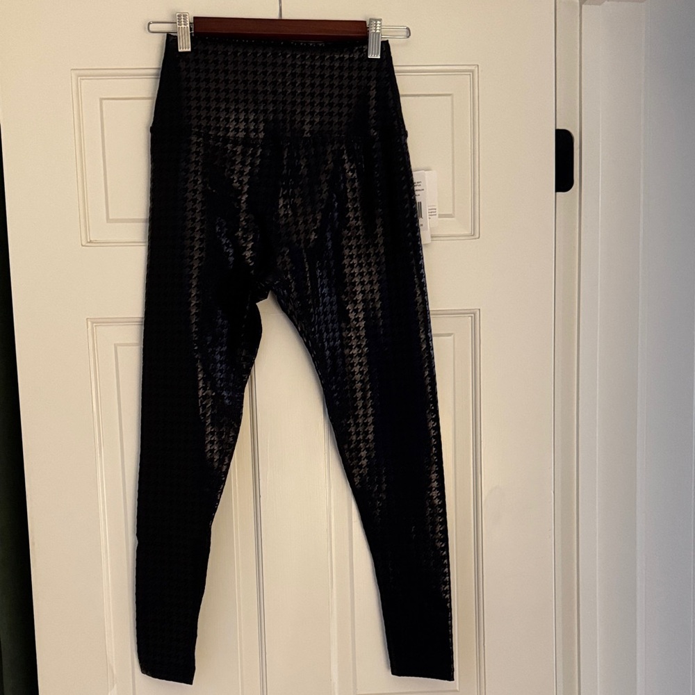 Beyond Yoga Black Houndstooth Leggings